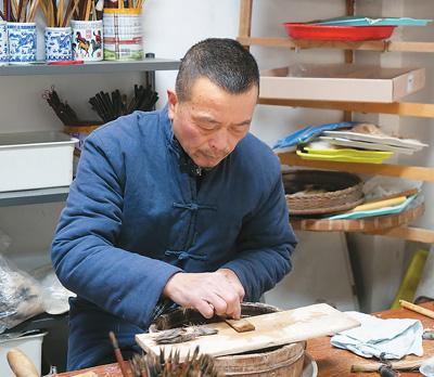 走进宣笔世界：领略非遗文化的魅力，宣笔传承人佘征军：坚守传统与开拓创新