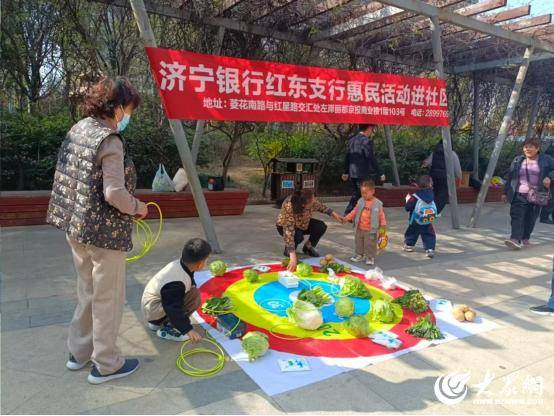果蔬套圈、暖心礼包与反诈宣讲，府东社区活动超丰富！