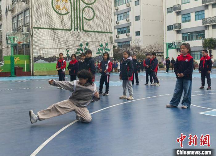 五年级宋皓铭：以街舞为翼，飞向国际冠军梦 宋皓铭：跳着街舞，怀揣传播中国文化的大梦想