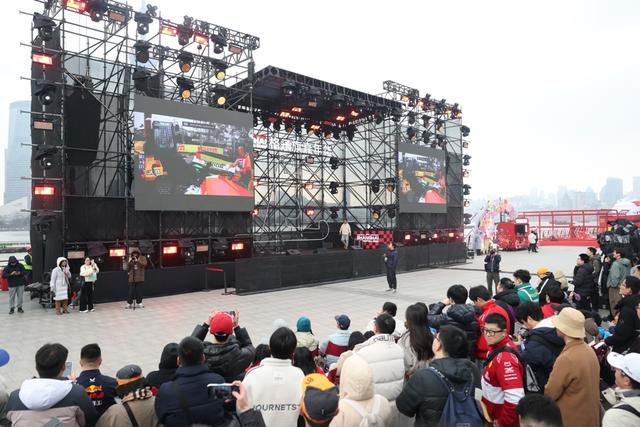 F1“格子旗嘉年华”来袭，北外滩与上赛场共筑赛车狂欢 F1“格子旗嘉年华”启幕，虹口区借赛事推动消费升级