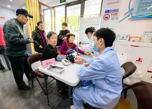徐泾镇乐国路社区：“健康星期四”让居民健康有保障