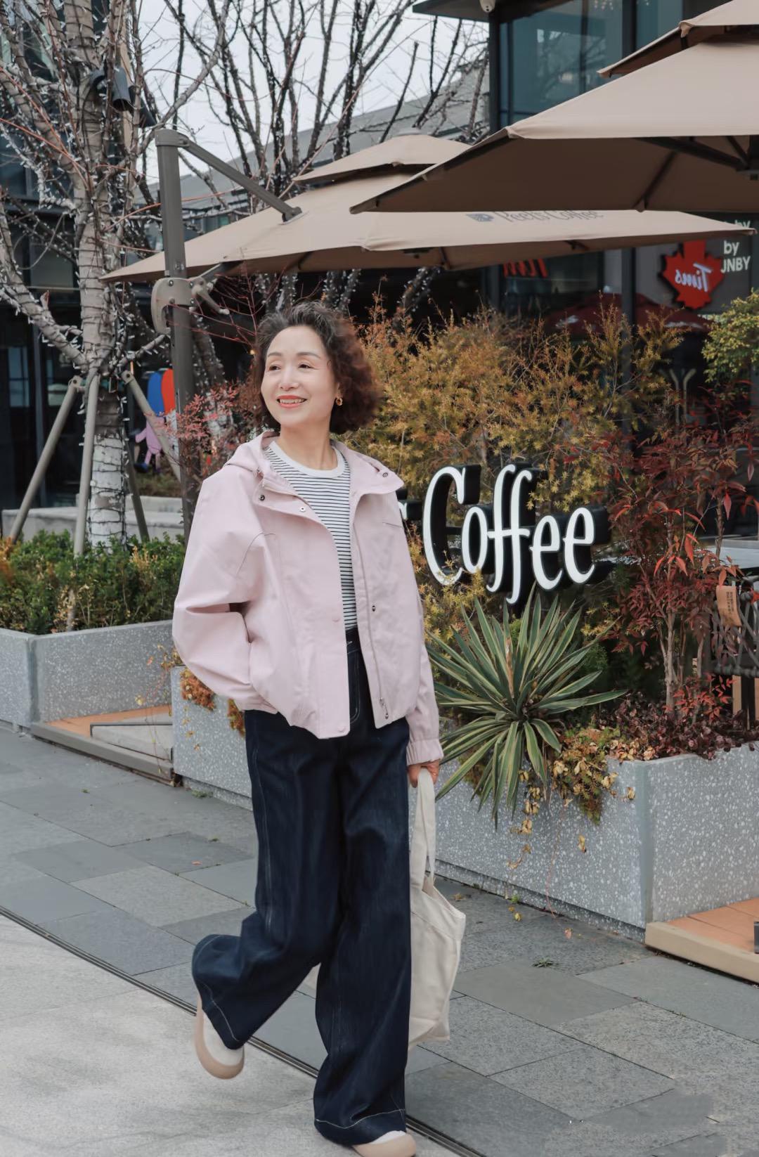 63岁妈妈携手女儿，用共享衣橱诠释时尚与亲情