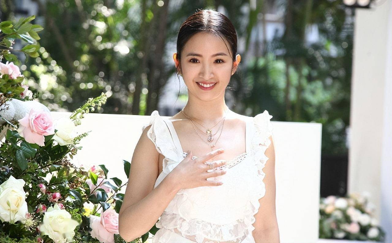 丁禹兮片场英勇救人，林依晨高龄怀二胎背后的婚姻困境，关晓彤正剧发展造型翻车，王菲对谢霆锋财产分配淡然处之