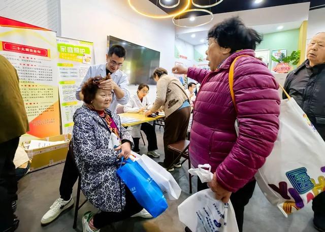 徐泾镇乐国路社区：“健康星期四”让居民健康有保障