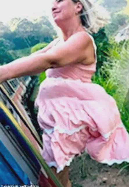 中国女游客斯里兰卡火车跌落重伤，危险拍照何时休？，斯里兰卡火车危险“打卡”：多人受伤丧命，何时能引起重视？
