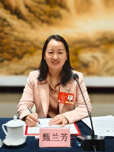 全国人大代表甄兰芳：为教育发展与教师保障提建议，全国人大代表甄兰芳聚焦教育：为高质量教育体系建言献策