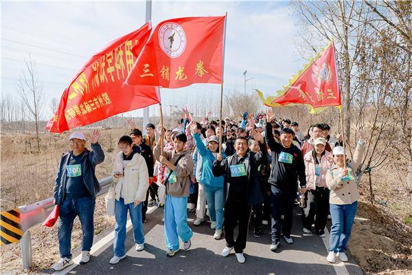 洋河镇艾山山会健步行开启，助力乡村振兴新征程