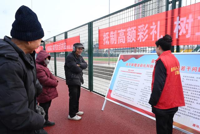 唐河县法院：“三八”节前体育广场的普法盛事，唐河县法院“三八”节开展反对家暴普法活动