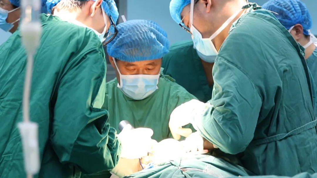 驼乡医疗新飞跃：阿拉善盟蒙医医院完成全盟首例智能膝关节手术