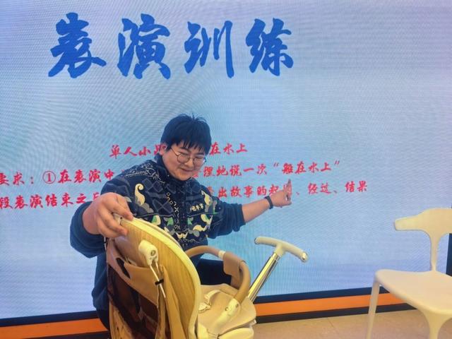 大桥街道康博睦邻中心：一场让青春绽放的话剧之旅