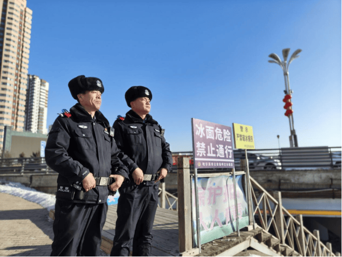 哈尔滨公安发力春融期，让江上安全意识深入人心，松花江冰面消融，哈尔滨警方织密安全宣传网