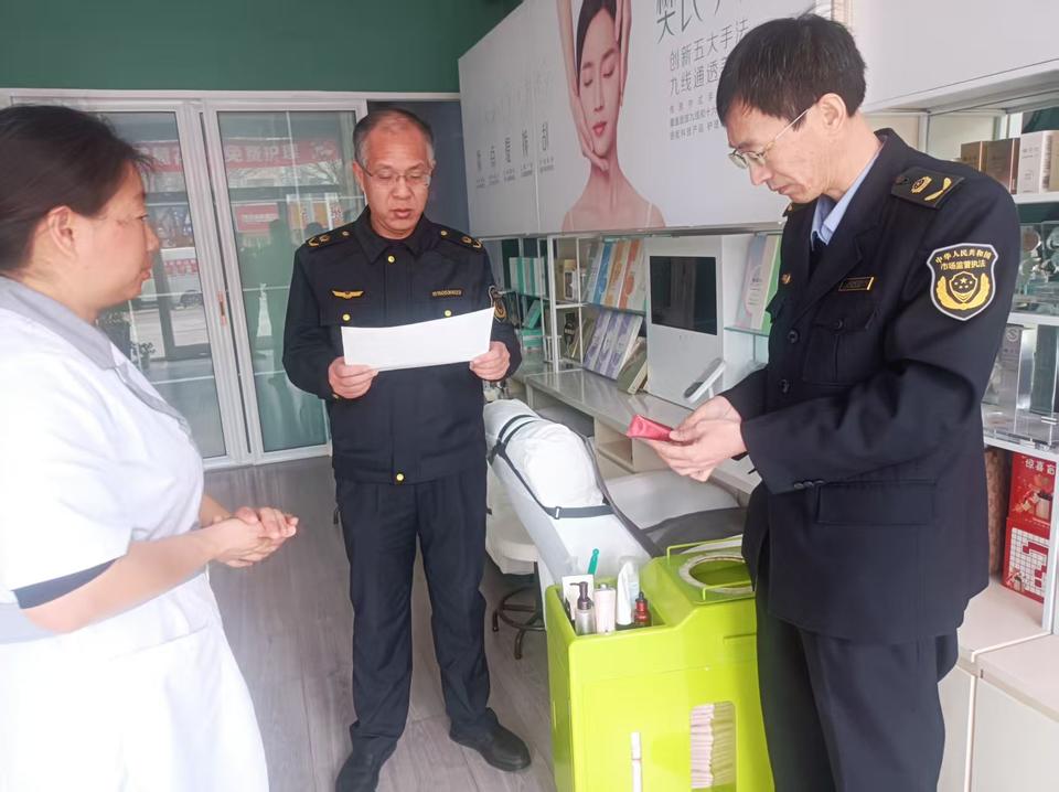 “监管+普法”，无棣县市场监管局规范化妆品经营秩序迎“三八”，“三八”节前夕，无棣县市场监管局为女性美妆消费保驾护航