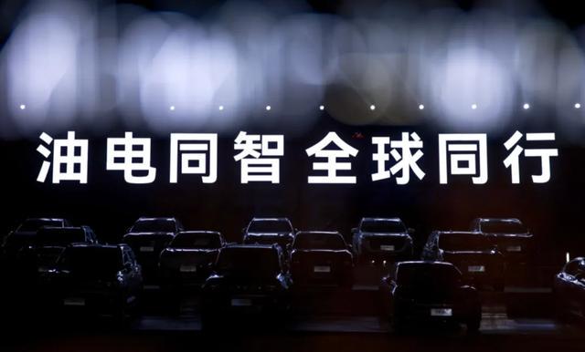 汽车智能化浪潮：合资品牌反击，中国车企引领深水区竞争！，2025智能车大战：合资品牌突围，中国车企领跑？