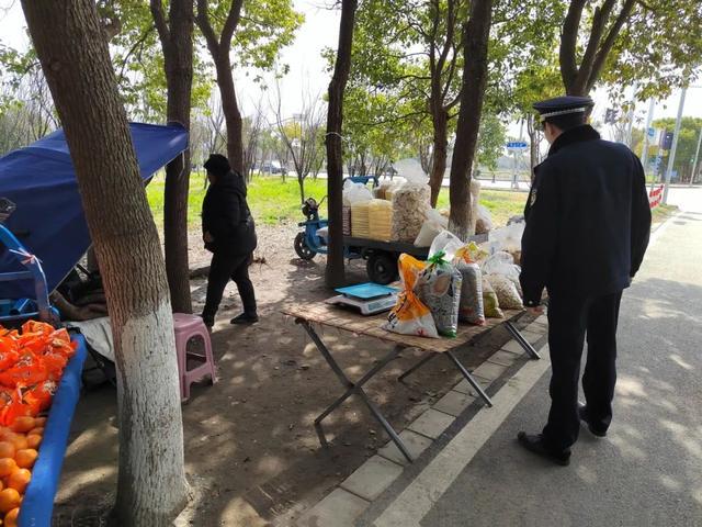 西渡街道街面整治：多管齐下打造整洁辖区 以春为序，西渡街道整治街面环境换新颜