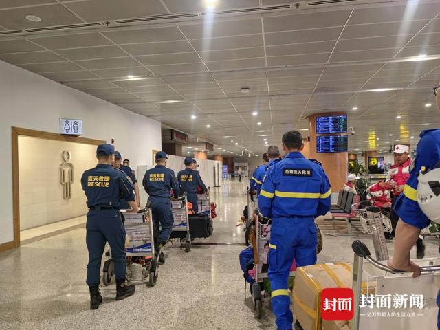 中国多支救援队伍齐赴缅甸曼德勒震区展开救援行动，中国多支救援队伍汇聚缅甸震区，全力开展救援工作