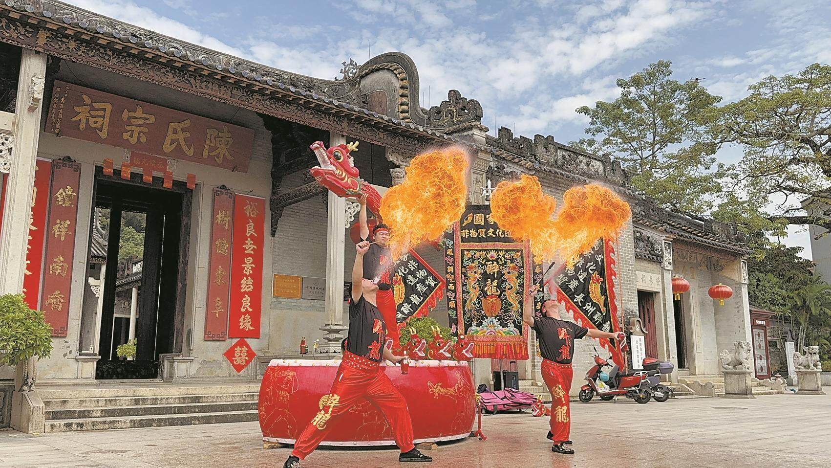 “90后”为中山醉龙舞注入新生命力，传统非遗迎来新春天，“醉龙世家”三代传承，“90后”助力醉龙舞走向世界