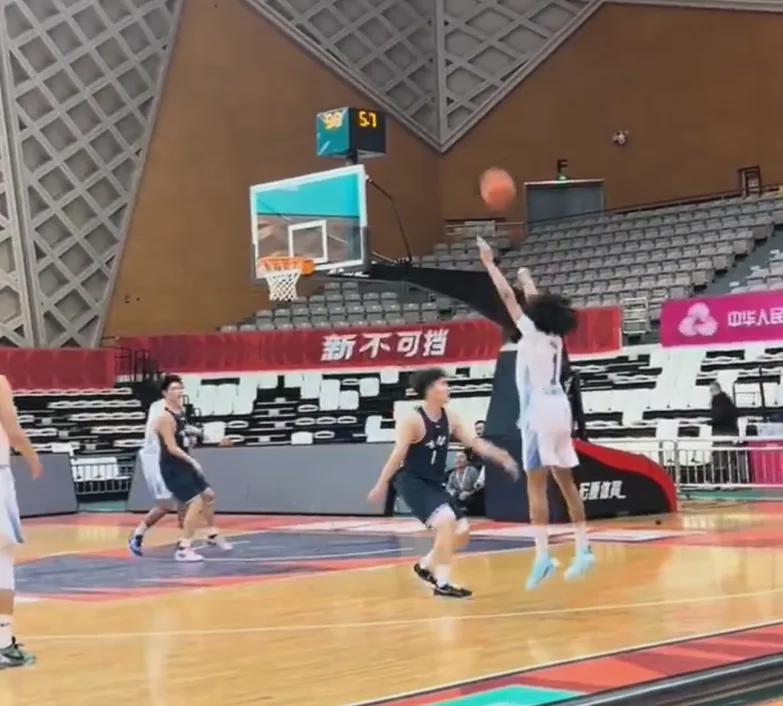 2025年全运会U18男篮资格赛：朱正闪耀