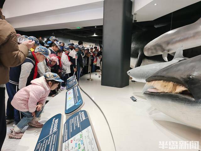 走进海大，青岛仟帆义工团引领中小学生探索海洋与国防知识