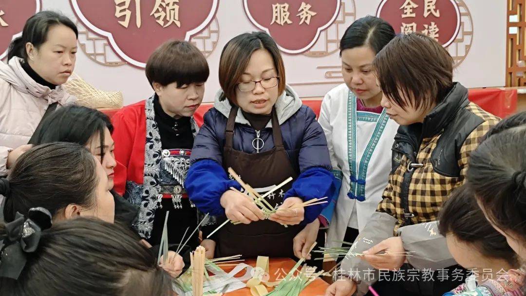 龙胜社区开启竹编培训，共筑民族情谊，巾帼匠心在龙胜，竹编共筑民族情