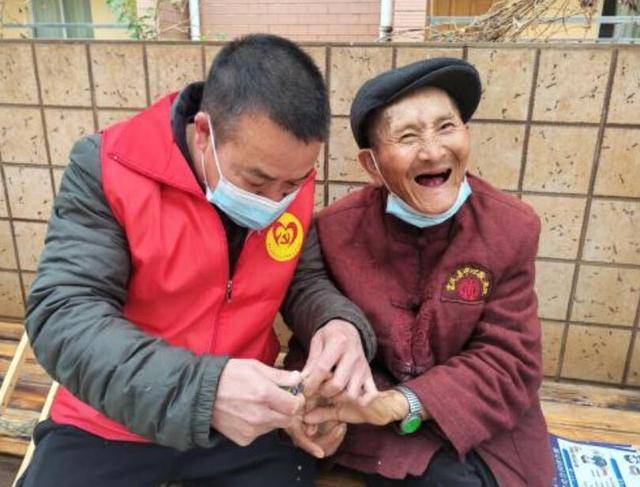“新”火相传，富民多部门为敬老院老人献关爱