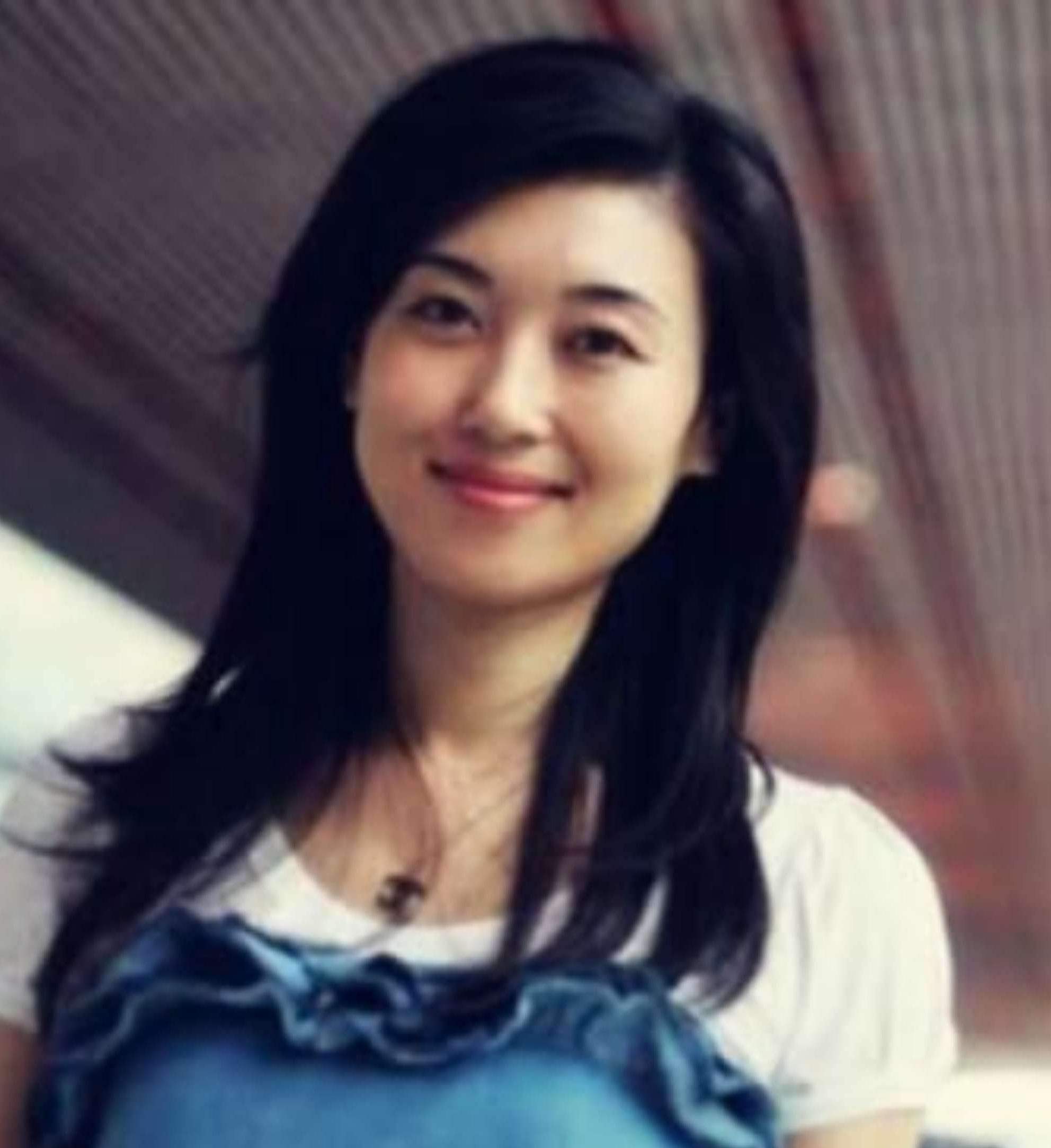 李红：不向命运低头，央视主持的传奇之路
