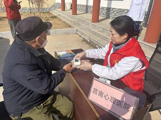 “医”路下乡情满村，莒南心理医院送健康