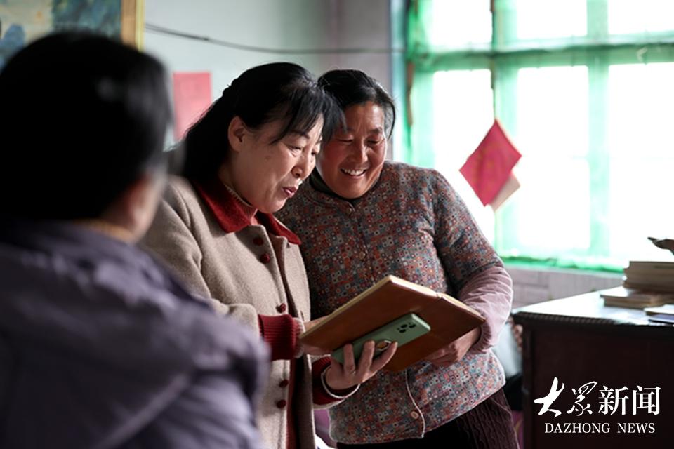 果农吕玉霞：用“土味诗歌”打破生活枷锁，绽放乡村光芒