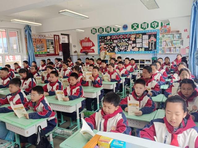 神木十中10分钟爱国教育，开启学生爱国新征程，神木十中：10分钟碎片时间里的爱国教育奇迹
