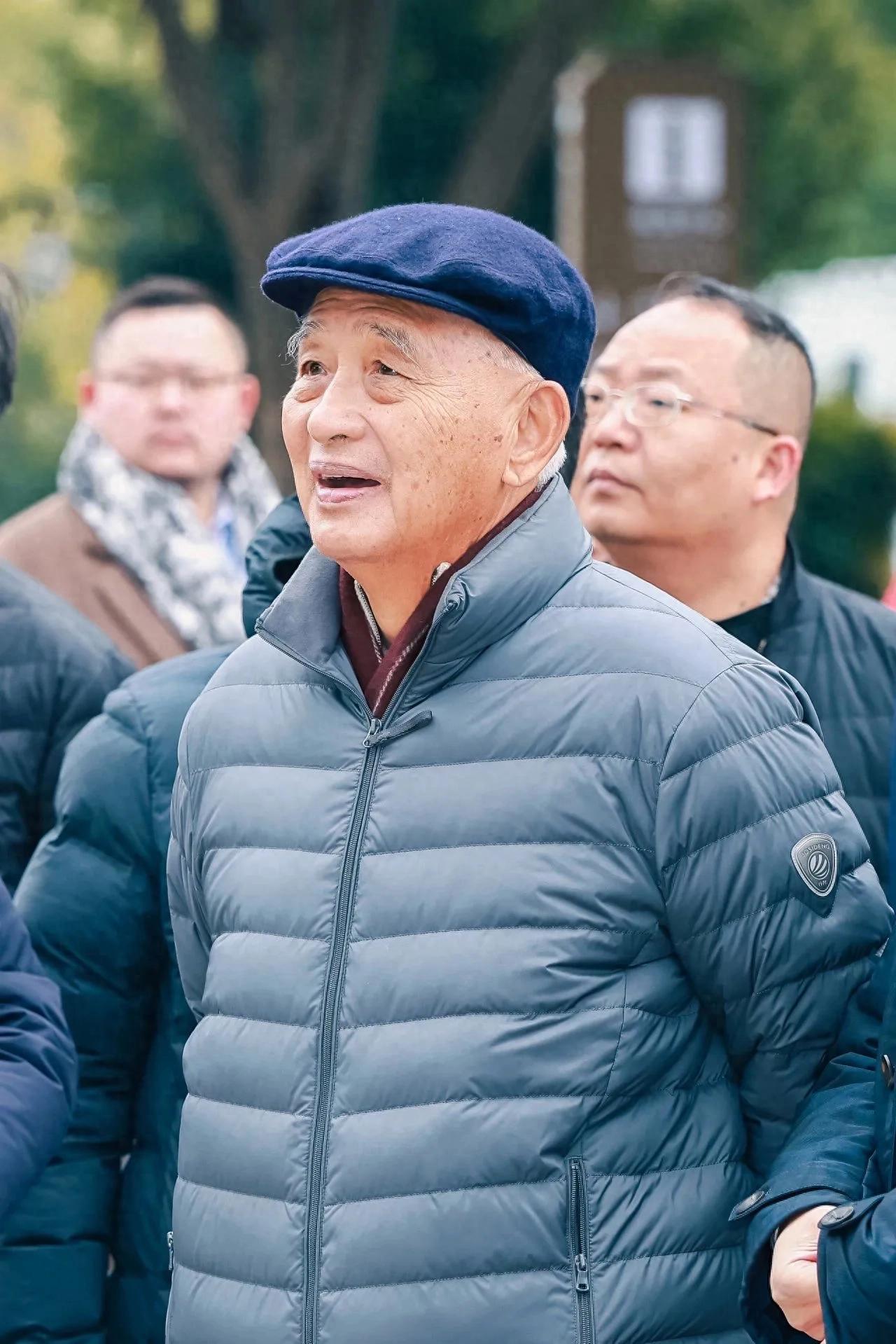 83岁荣智健回乡之旅：梅园中的思乡情 荣智健回无锡：乘私人飞机，游梅园思乡