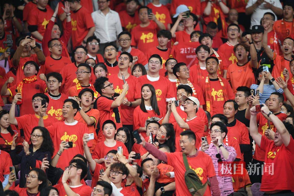 7万球迷助威难改国足败局，出线曙光在哪？
