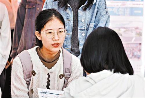 华师华农南医大同日搭就业桥，人工智能岗位成求职热门