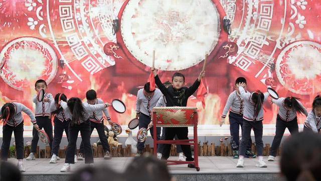 深圳大鹏新区幼教集团跨园研学，孩子们收获满满成长 “童心探秘”：深圳大鹏新区两园大班师生跨园研学乐翻天