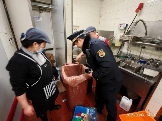 西渡街道街面整治：多管齐下打造整洁辖区 以春为序，西渡街道整治街面环境换新颜