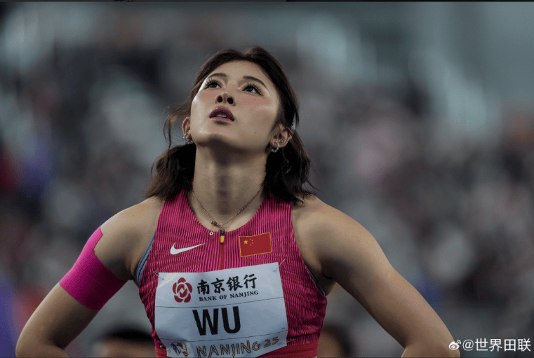 3. 南京世田联室内锦标赛：吴艳妮清爽短发破佳绩，“三连冠”势不可挡！