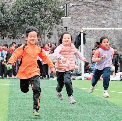 从课间到2小时体育活动：各地学校的积极探索 各地课间改革：让学生尽享运动欢乐