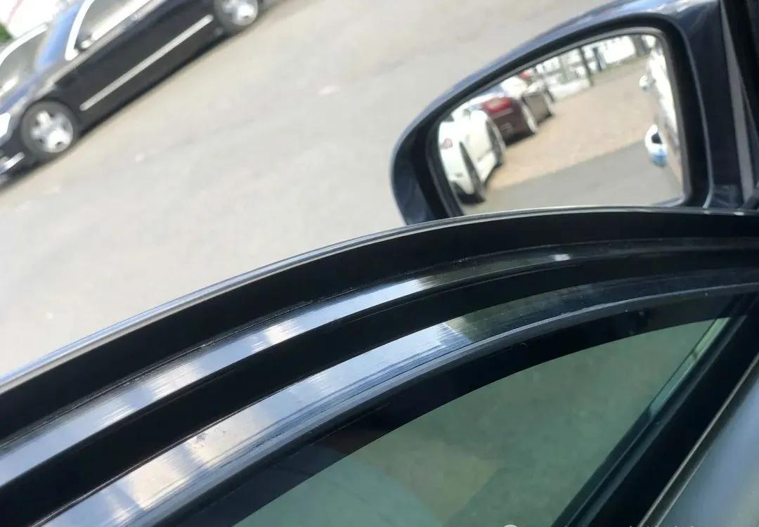 许家印的早期座驾：奔驰S600防弹版的强悍实力与高昂价格