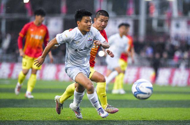 贵州“村超”40强赛：车江二村2比0获胜，赛场亮点不断