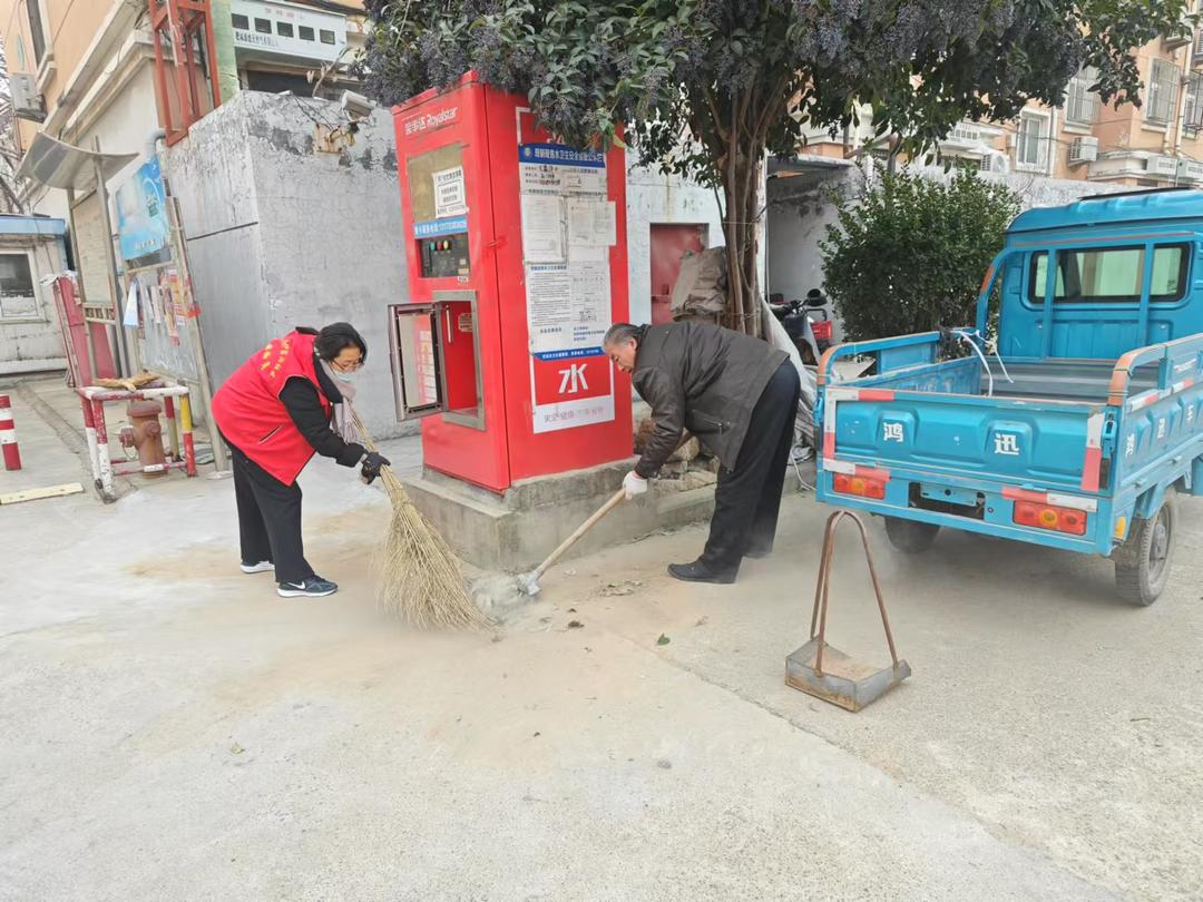 75 后网格员张立霞：用三年时光温暖隆源小区 隆源小区“小网红”张立霞：用真心换居民信任
