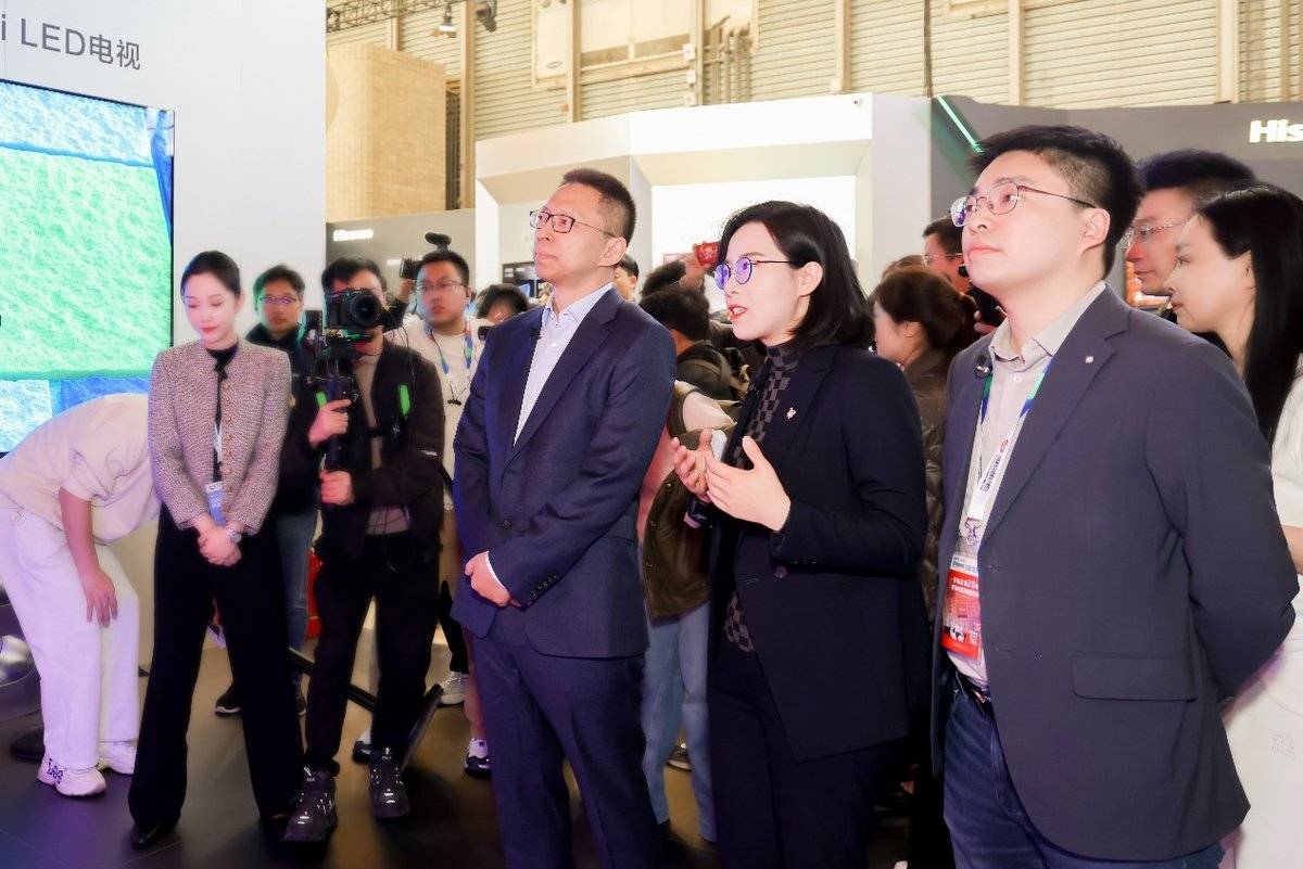 海信电视AWE与新品会双绽放，开启客厅WALL时代新辉煌