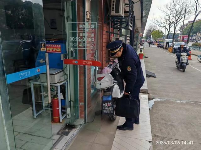 西渡街道街面整治：多管齐下打造整洁辖区 以春为序，西渡街道整治街面环境换新颜