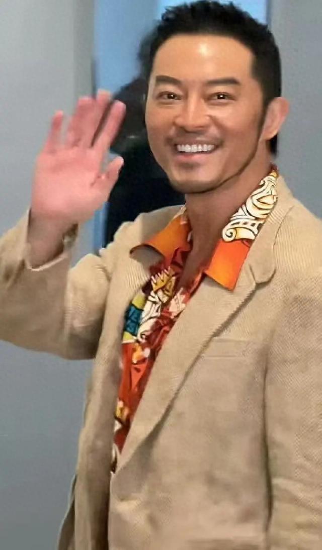 沙溢录制〈奔跑吧〉晒黑，幽默回应引热议！