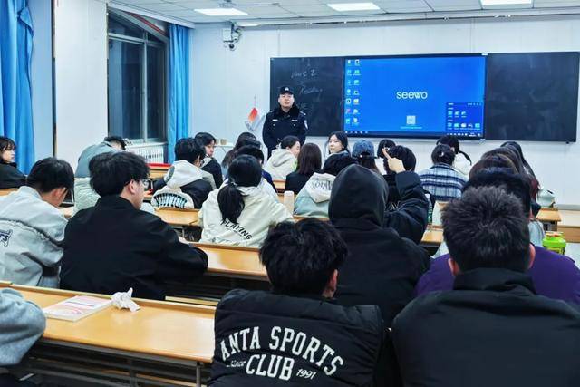 公安灞桥分局狄寨派出所：为西安思源学院师生送上实用法治课