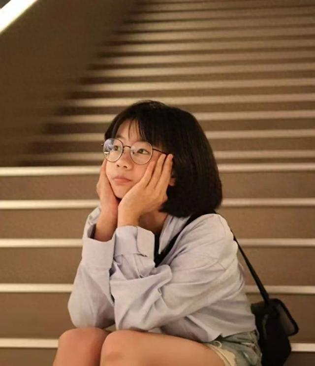 “阿好好好”：16岁朗诵新星的逐梦之旅 宁波16岁少女朗诵走红，学业与爱好齐飞