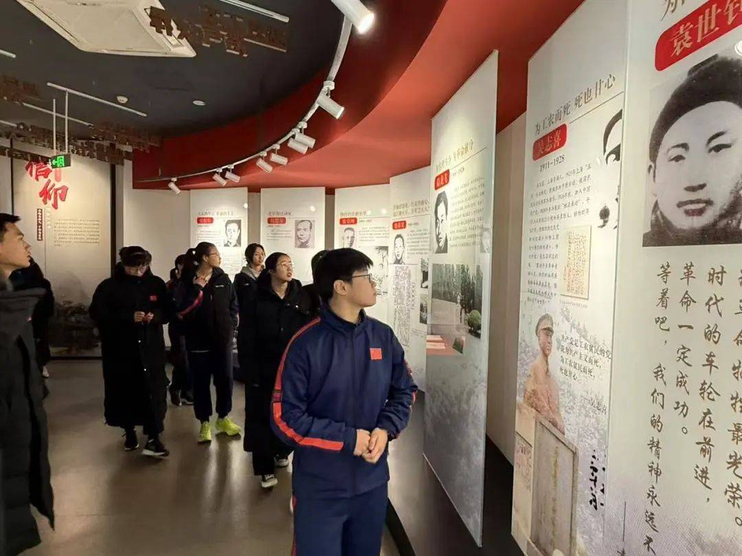 清明时节，嘉兴少体校师生缅怀先烈共赴新征程，嘉兴少体校清明祭先烈，学子汲取前行力量