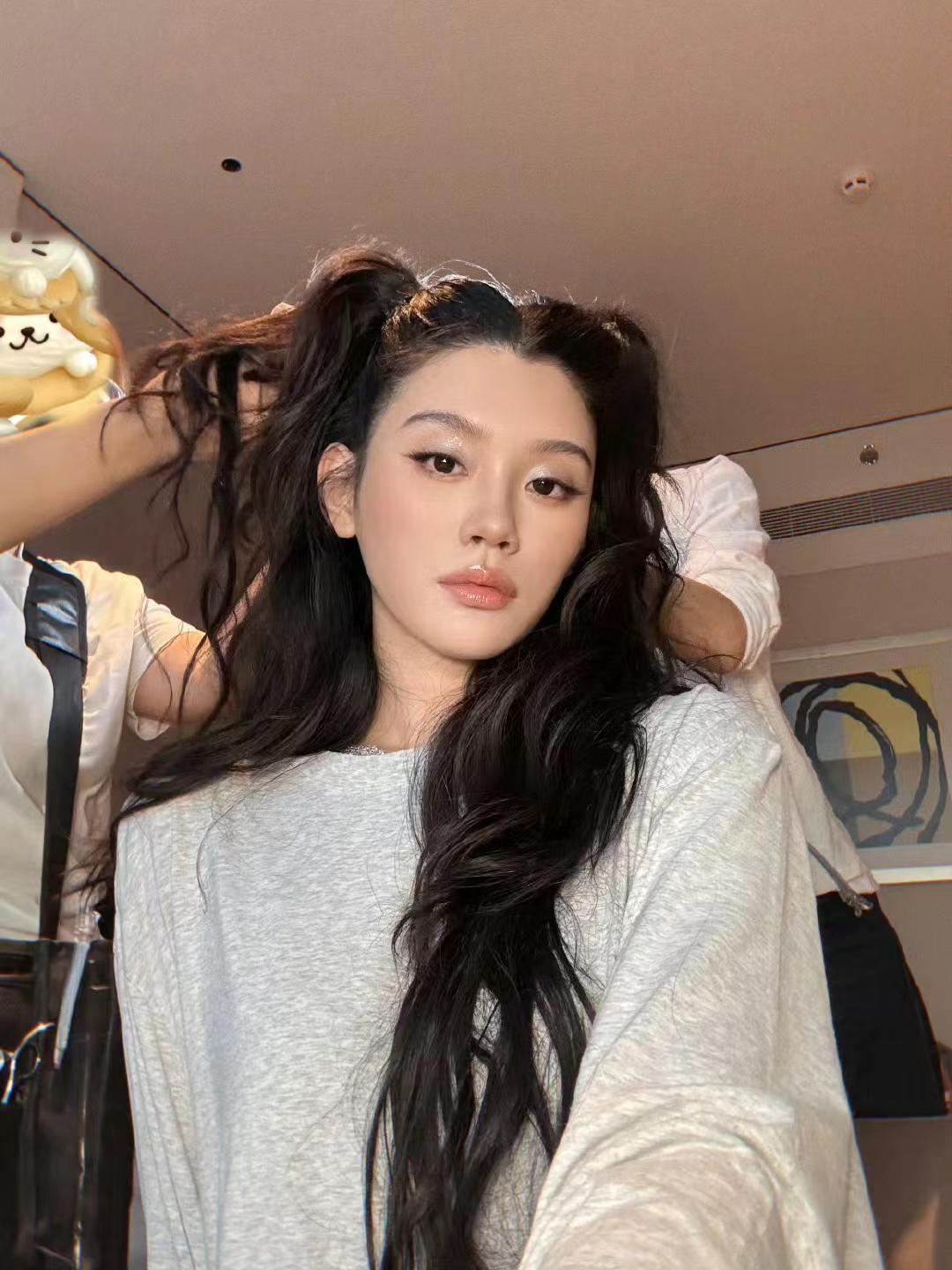 女神节撞上生日，奚梦瑶豪门生活甜似蜜！
