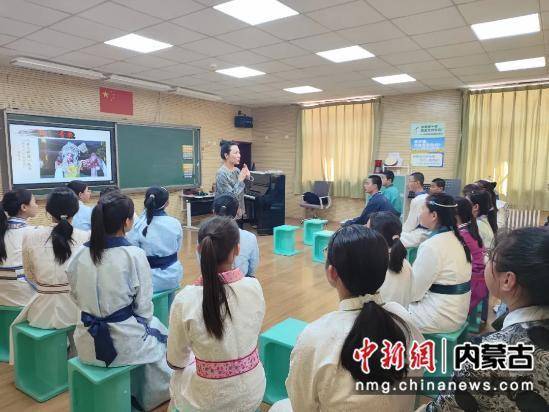 扎赉特旗师生赴京研学，共绘民族团结新画卷，京蒙研学：开启两地青少年友谊与文化之旅
