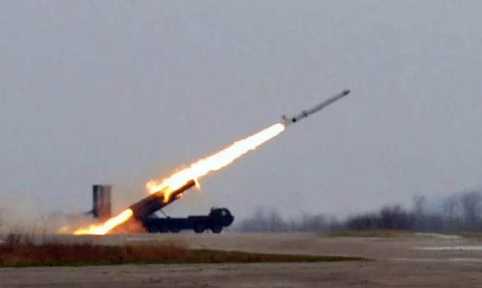 从进攻到防御：朝鲜防空导弹试射改写东北亚棋局 朝鲜防空导弹新突破：廉价量产打造防空“人海战术”？