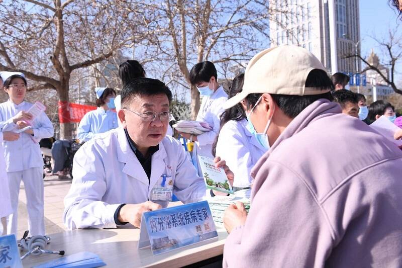 免费健康服务送到家，济宁市一院助力健康社区建设，济宁市一院开启健康社区巡回义诊，优质医疗走进百姓家