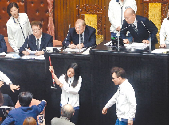 台民意机构冲突升级，卓荣泰柯建铭行径遭多方指责 台湾民意机构冲突：卓荣泰离席、柯建铭伤人风波不断