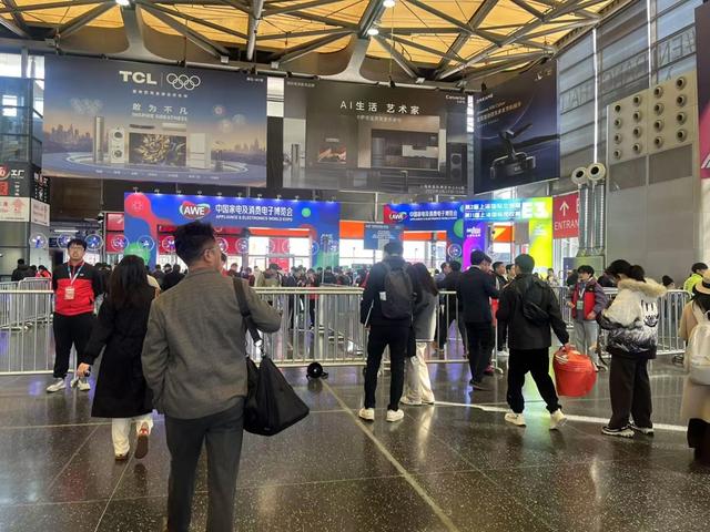 AWE2025：AI风暴来袭，家电与消费电子的变革之旅 AWE2025：见证“万物皆AI”，家电与消费电子的创新奇迹